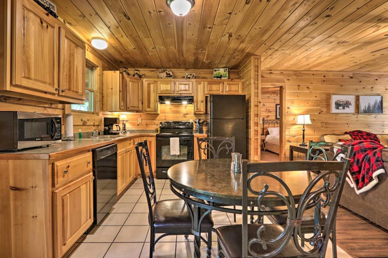 Cabin With Deck And Fireplace Less Than 3 Mi To Dollywood! بيدجن فورج المظهر الخارجي الصورة