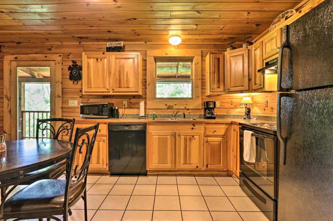 Cabin With Deck And Fireplace Less Than 3 Mi To Dollywood! بيدجن فورج المظهر الخارجي الصورة